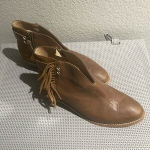 Kookaburra light brown leather ankle boot size 9